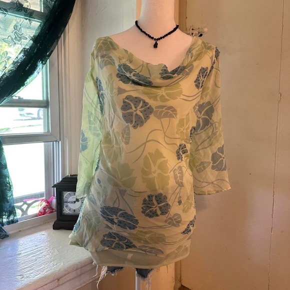 Tops - New york city design Co Green floral silk blouse